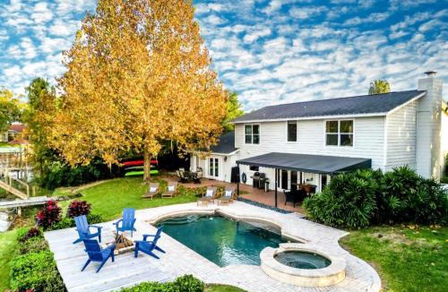 Carrollwood House | Quiet Lakefront, Pool, Game Room