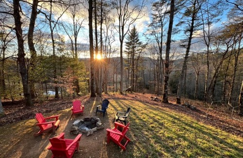 Suches Cabin | Quiet mountain escape w/hot tub and sunset views! Dog-friendly