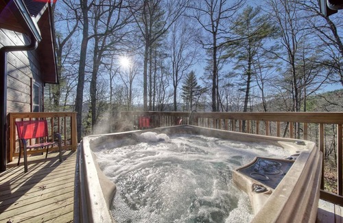 Suches Cabin | Quiet mountain escape w/hot tub and sunset views! Dog-friendly