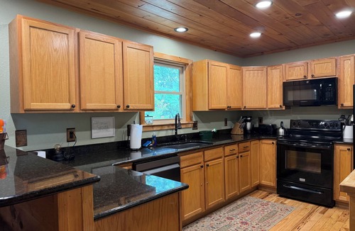 Bryson City Cabin | Quiet Mountain-Top Cabin, Gorgeous Views of Great Smoky Mountains with Hot Tub