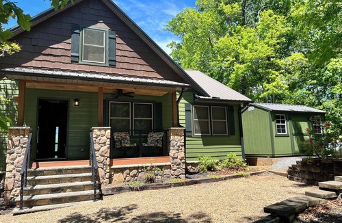 Bryson City Cabin | Quiet Mountain-Top Cabin, Gorgeous Views of Great Smoky Mountains with Hot Tub