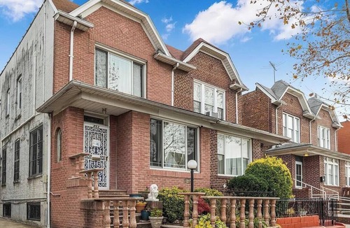 East Flatbush House | Quiet Old Brooklyn Charm Upstairs 2-bedroom/1-bath Unit in E. Flatbush Townhome