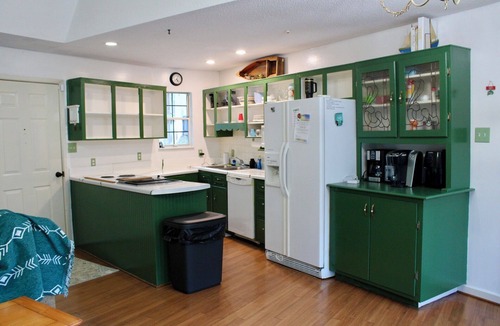 Shorterville House | Quiet on the Water Private Dock, Ice Machine Room For The Whole Family and Pets