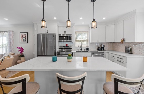 Sylvan Hills House | Quiet, Private, Convenient for Visiting Film Professionals