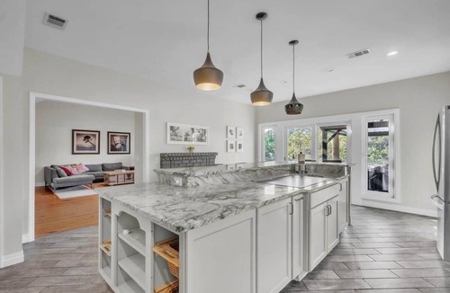 Savannah House | Quiet Savannah Marsh-Front Sanctuary l Hot Tub l Fire Pit l
