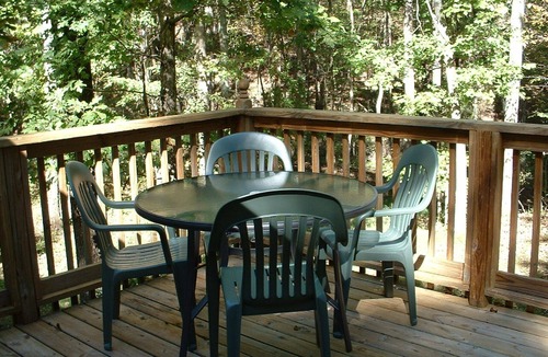 Loudon Cottage | Quiet secluded cottage nestled in a grove of oak trees.
