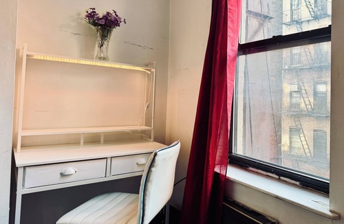 Lower East Side Apartment | Quiet Studio with Kitchen in Prime Manhattan - Lower East Side