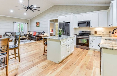 Wiley House | Quiet Tiger Retreat Near Clayton & Trails
