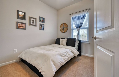 Edgemore House | Quiet Townhome - Located near major hospitals and Tradepoint Atlantic
