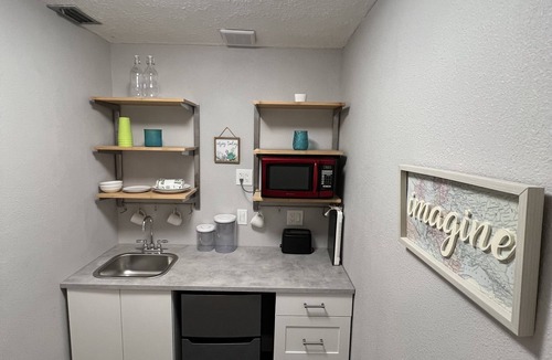 Bradenton Apartment | Quiet Waterview Oasis - 10 minutes to Anna Maria Island