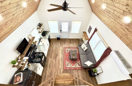 Albertville House | Rabbit Cabin: Arcade, Fishing, Kayaks, & More!