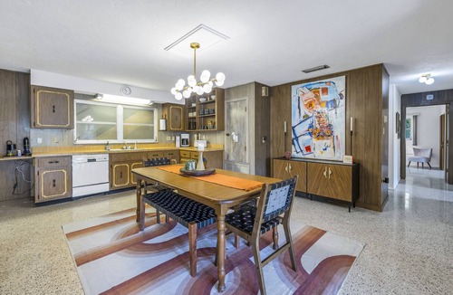 Dunnellon House | Rainbow River mid-century Estate Sleeps 22+ people and guarantees unlimited fun!