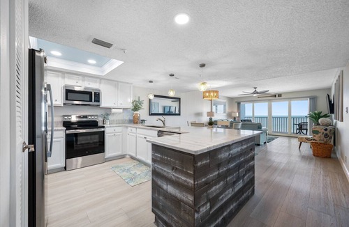 North Redington Beach Condo | 🌟Ram Sea 1-302/Beachfront with pool & Hot tub!