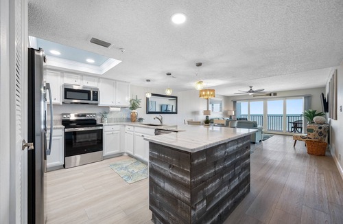 North Redington Beach Condo | Ram Sea 302- Beachfront with pool & Hottub!