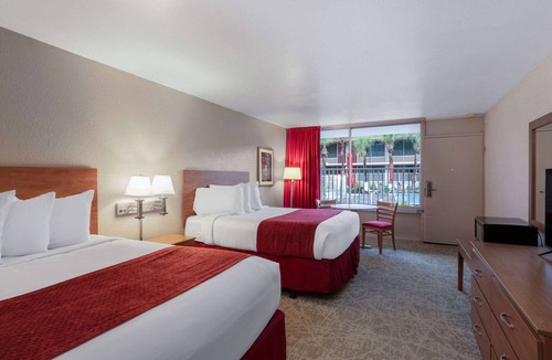 West Kissimmee Hotel | Ramada by Wyndham Kissimmee Gateway