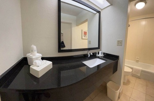 Whitfield Hotel | Ramada by Wyndham Sarasota Waterfront- Tikki Bar & Grill- Near Airport & Beaches
