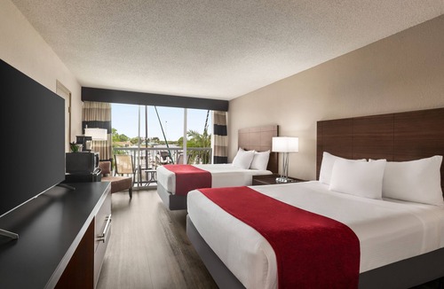 Whitfield Hotel | Ramada by Wyndham Sarasota Waterfront