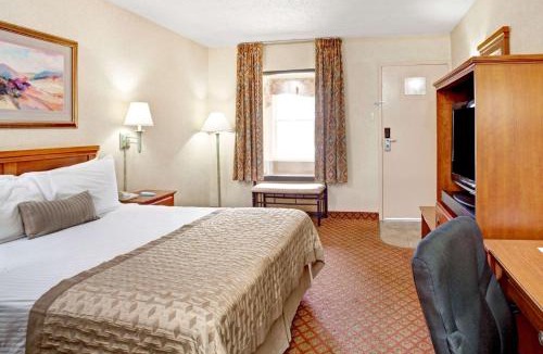 West Memphis Hotel | Ramada by Wyndham West Memphis