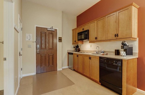 Vernon Apartment | RARE 1st flr Private Ski in/out access 1 Bed!