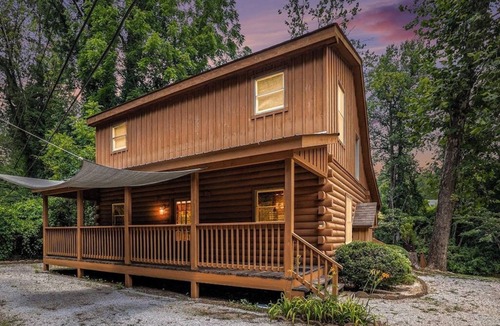 Lakemont Cabin | Rare easy access RV, trailer, & motorcycle parking, dog friendly cabin