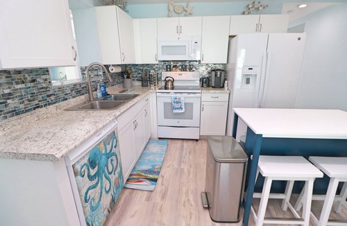 Schulte Park House | Rare Find, Inlaw suite, Oceanviews, Outside Dining, and Walk to Beach!