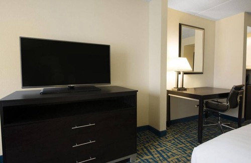 Savannah Hotel | Rare Gem! Explore Orlando Vineland Premium Outlets! 2 Modern Units! Free Parking
