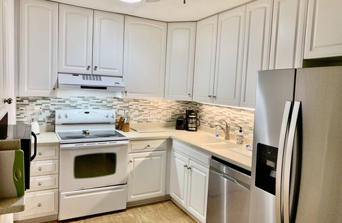 West Beach Cottage | Rare Opportunity! 3 Bedroom, Dog Friendly Sparrow Pond Cottage