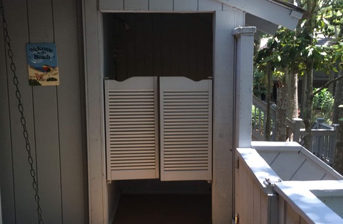 West Beach Cottage | RATE REDUCED Aug 1-8 DIscount Family or Couple; Pets; Pool; Open Aug 22 forward