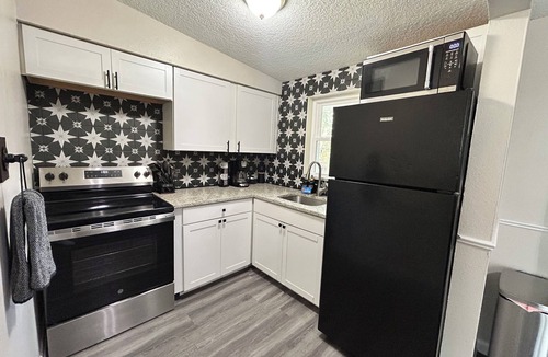 Arlington House | Rayben Residence - Centrally Located