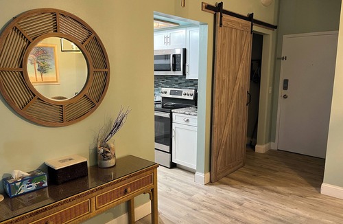 Redington Shores Condo | Ready for a Vacation! Sleepy Sea Turtle 2 BR/2BA Beachfront Condo for Rent!