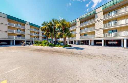 Edisto Island House | Recently renovated home with balcony, washer/dryer & outdoor pool access