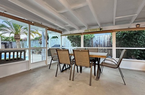 Lantana House | Recently updated 3/1 with pool, wifi, sleeps 9