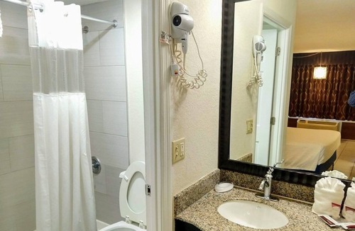 Fort Lauderdale Hotel | Red Carpet Inn Airport and Cruise Port Hotel Fort Lauderdale
