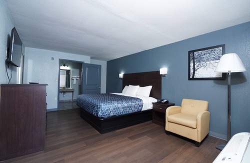 Newnan Hotel | Red Carpet Newnan