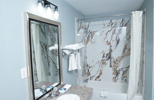 Newnan Hotel | Red Carpet Newnan