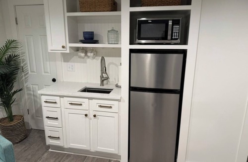 Hannon Park Apartment | Red Door Studio, Steps from Dauphin Street