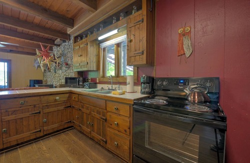 Canton House | Red Nova by Carolina Mornings | Fun Rec Room, Gas Grill, & Gazebo🪴