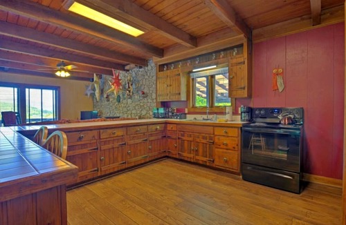 Canton Cabin | Red Nova - Cabin in Pastoral Setting, Canton NC