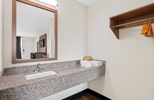 Toddville Road Hotel | Red Roof Inn Charlotte - Airport