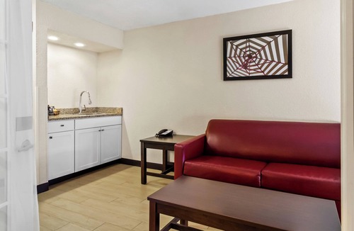 Southpoint Hotel | Red Roof Inn PLUS+ Jacksonville - Southpoint