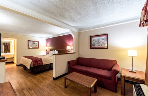 Clinton Hotel | Red Roof Inn & Suites Clinton, TN