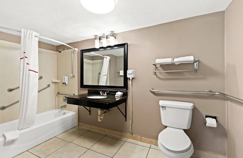 Duncan Hotel | Red Roof Inn & Suites Duncan