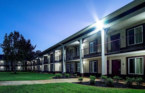 Greenwood Hotel | Red Roof Inn & Suites Greenwood, SC
