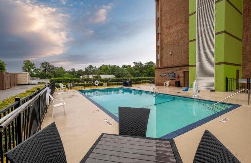 Macon Hotel | Red Roof Inn & Suites Macon