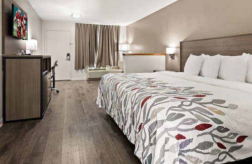 Monroe Hotel | Red Roof Inn & Suites Monroe, NC