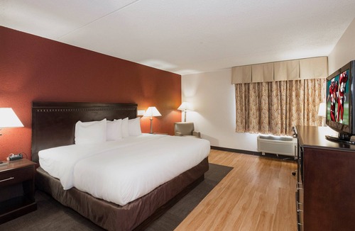 Westampton Hotel | Red Roof Inn & Suites Mt Holly - McGuire AFB