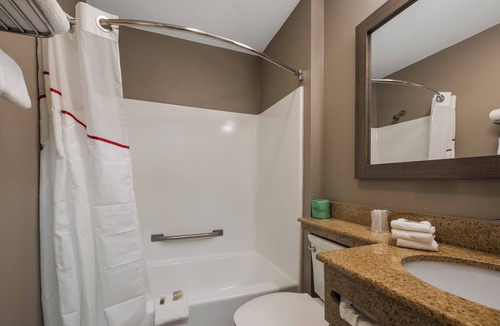 Landisville Hotel | Red Roof Inn & Suites Vineland - Buena