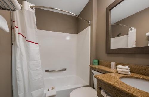Landisville Hotel | Red Roof Inn & Suites Vineland - Buena