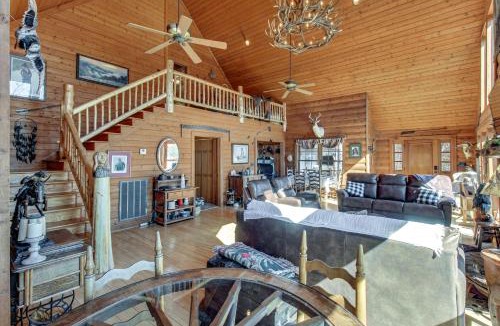 McMinnville House | Reel in Fish, Relax By Fire: McMinnville Cabin