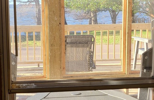 Hornbeak House | REELFOOT LAKE☆ Charming 2 BR, 1 BA Mobile home with a stunning view of the lake!